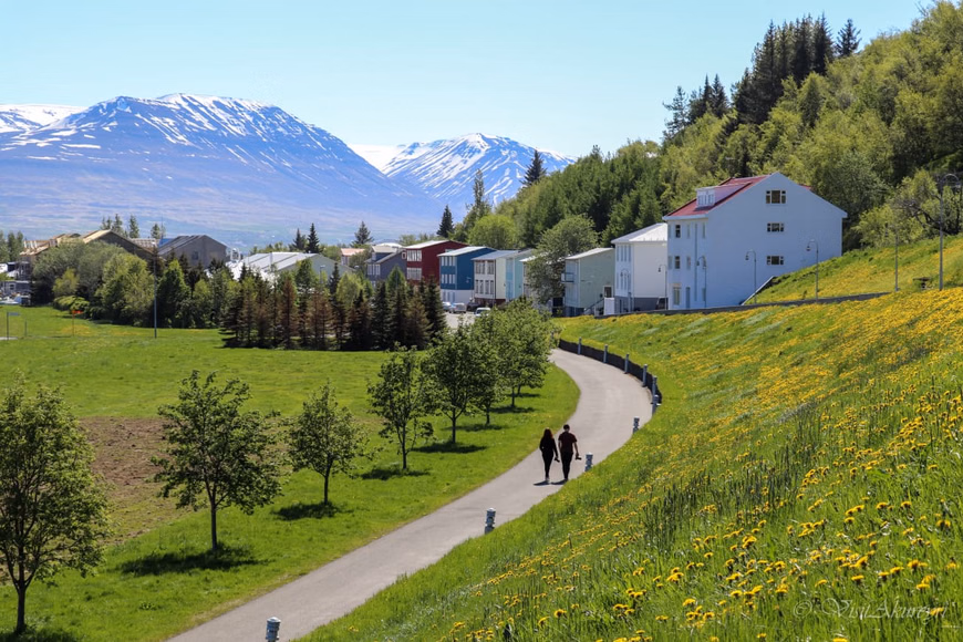 1z4983e3dq4izmo7p5nx2f7gomuv_Akureyrari Old Town