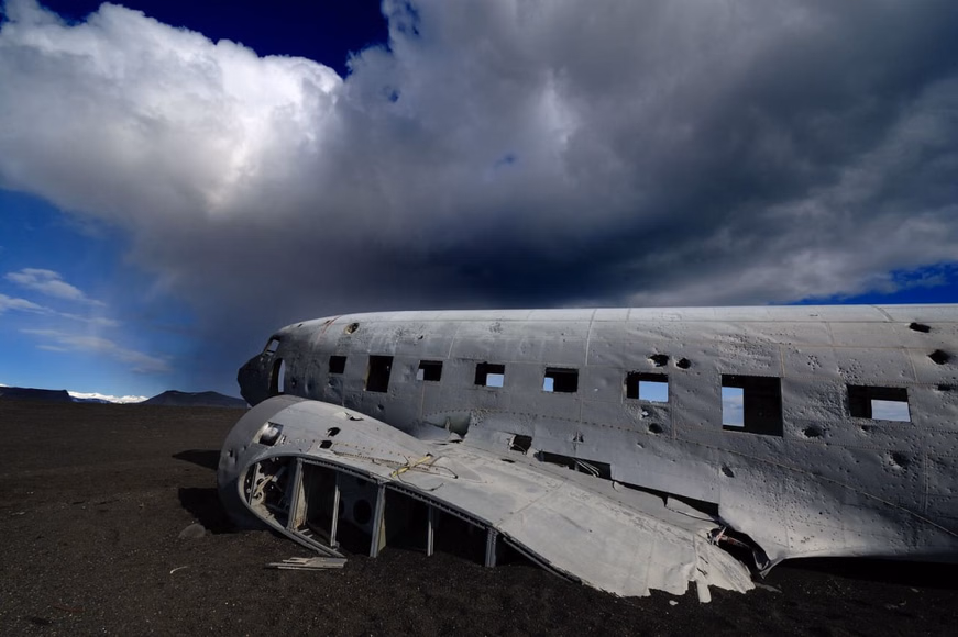 b6zdeyzhdn72ryn8sz3qoqc4v3z4_Solheimasandur Plane Wreck-1