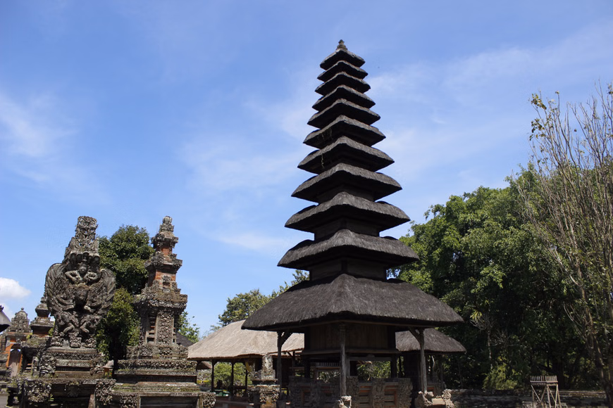 q7nttthftomx7gazcgmi4wyqgmsf_Alas Kedaton Temple (1)